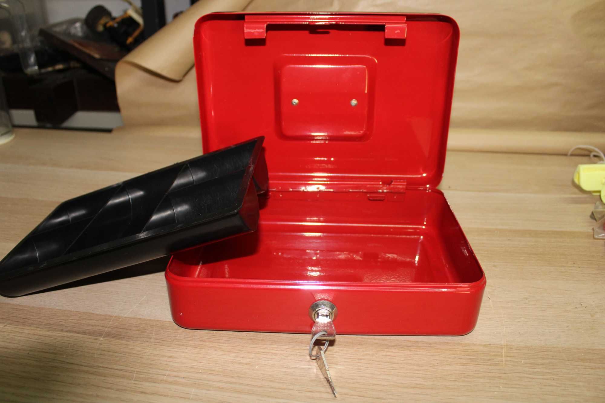 Cofre portátil vermelho