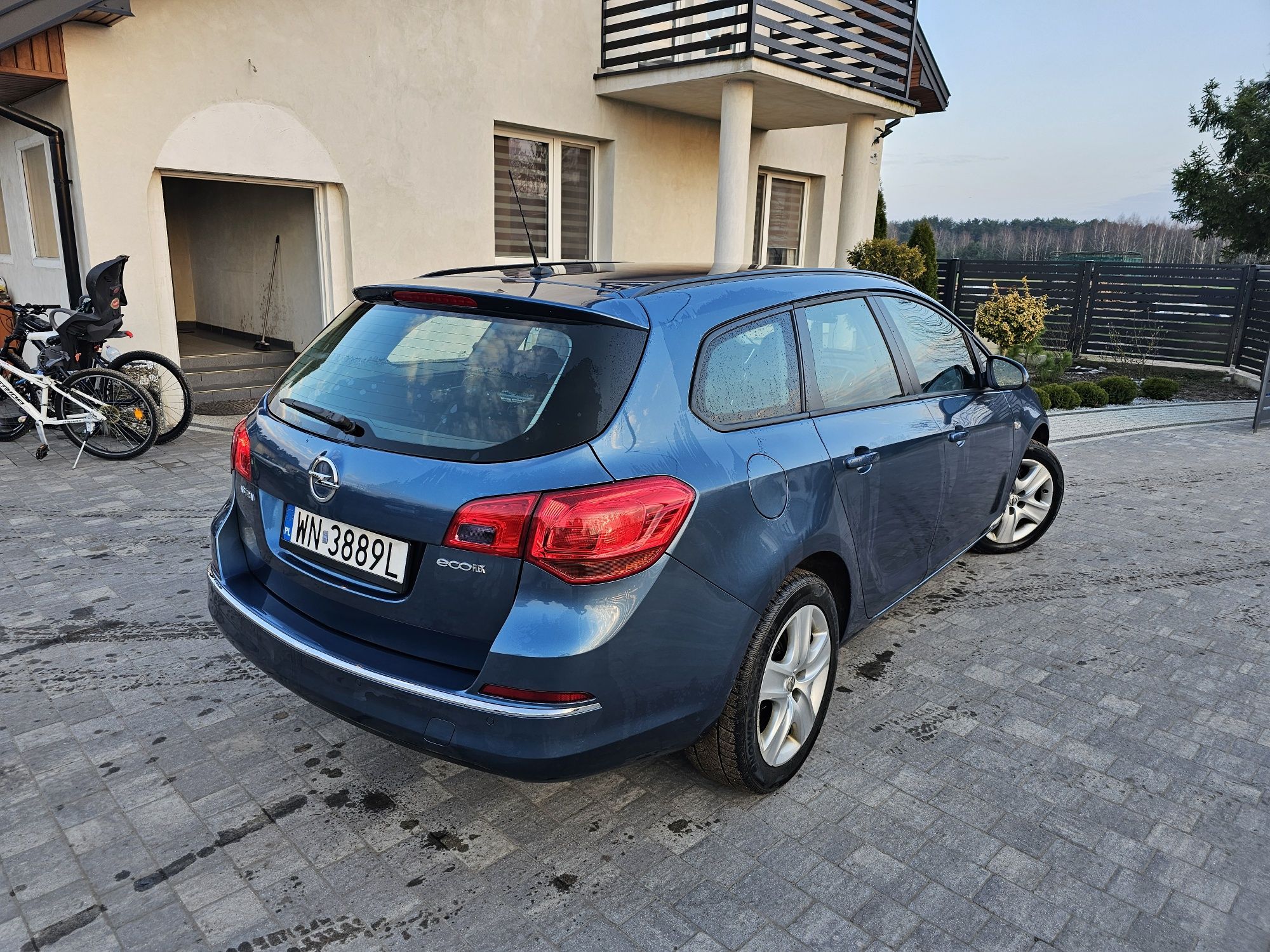 Opel Astra J Kombi Bixenon 2015" Super Stan !!!