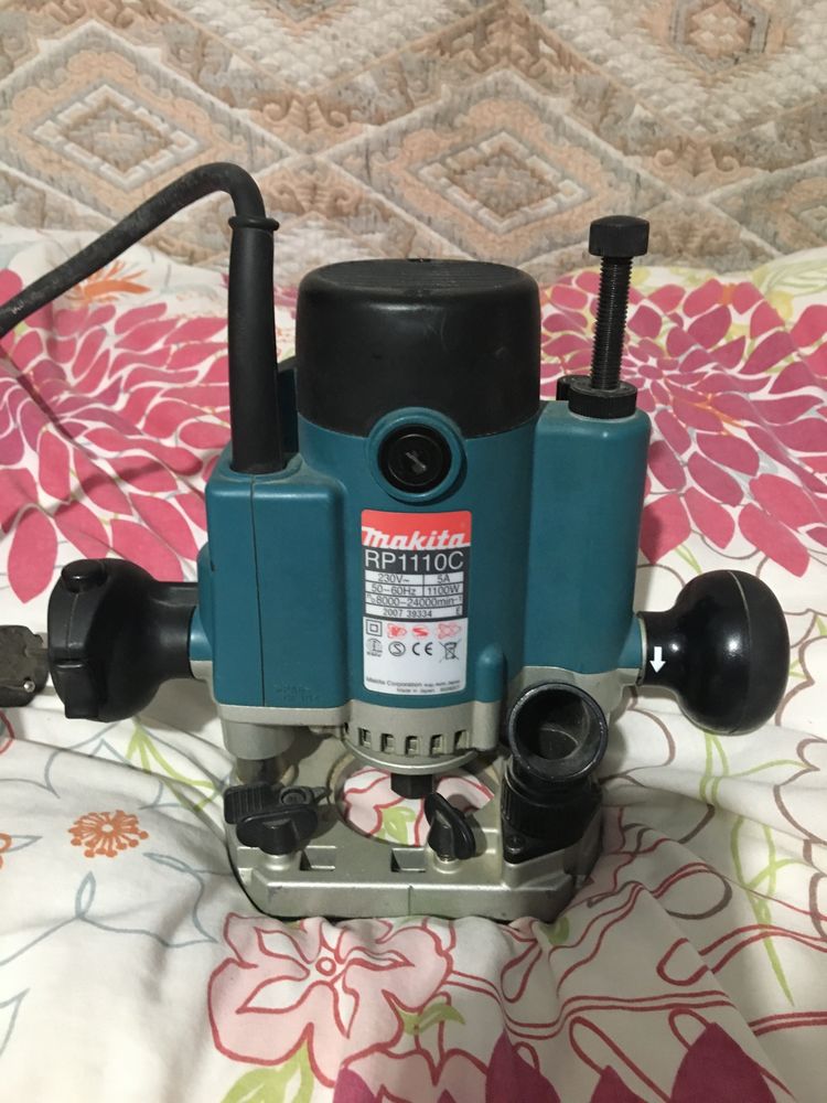 Фрезер Makita RP1110C