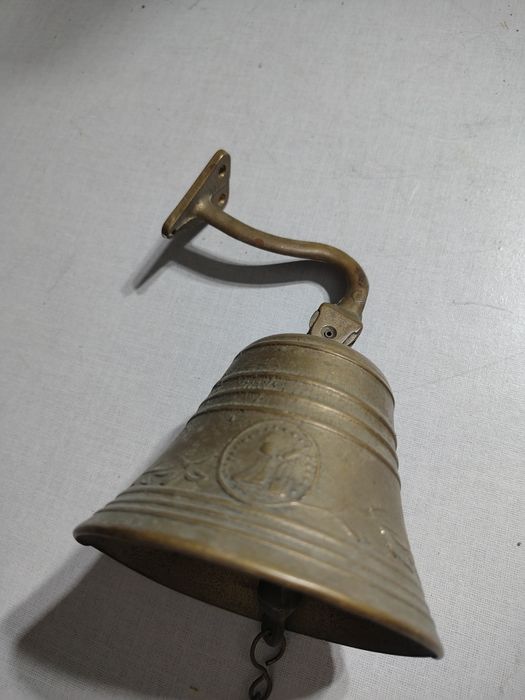 Mosiężny dzwon ścienny