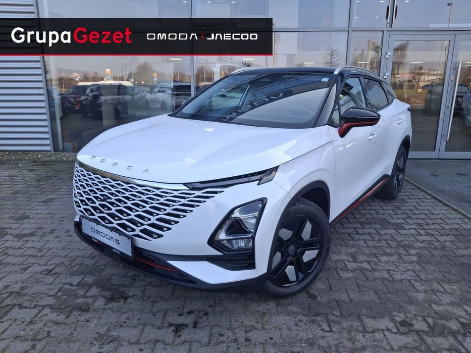Omoda 5 Premium z Czerwonymi Akcentami i Czarnym Dachem 1.6 TGDI 147 KM A7