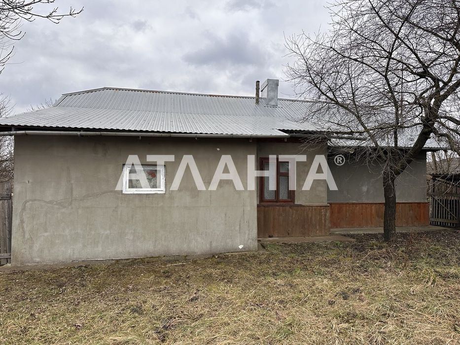 Будинок з комунікаціями, центр села, 60 м2, + господарство