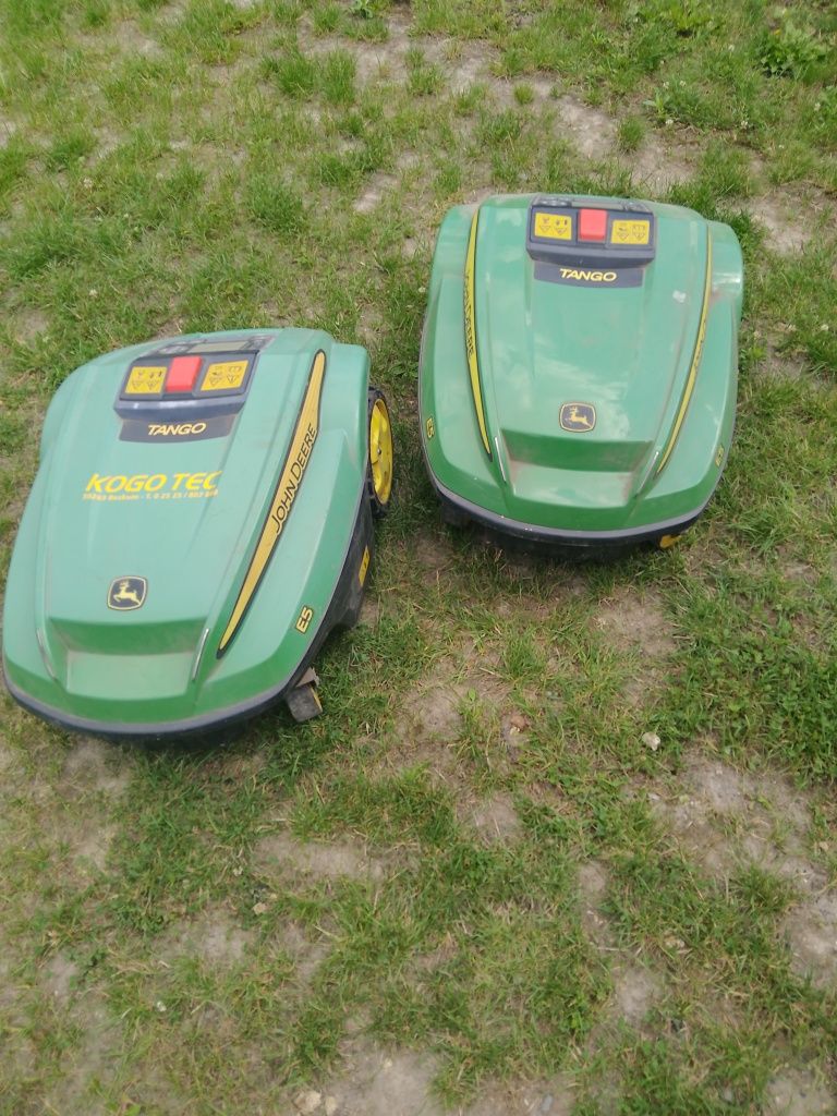 2 roboty koszące John Deere Tango E5