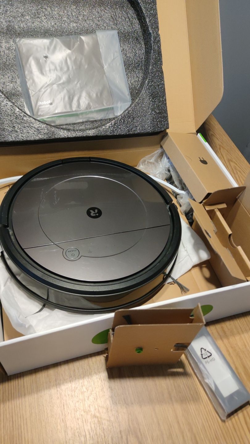 Robot sprzątający IROBOT Roomba  2szt 
Robot sprzątający IROBOT Roomba