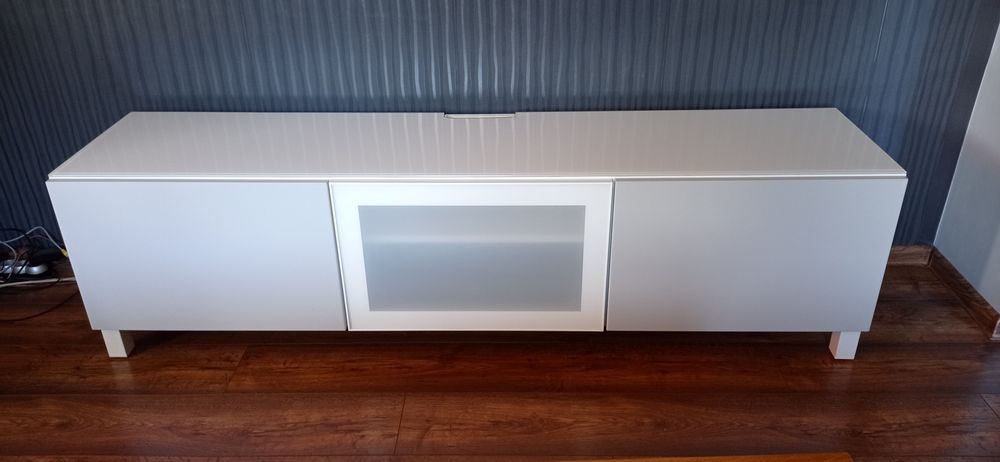 Szafka RTV. Ikea. Wysoki połysk.