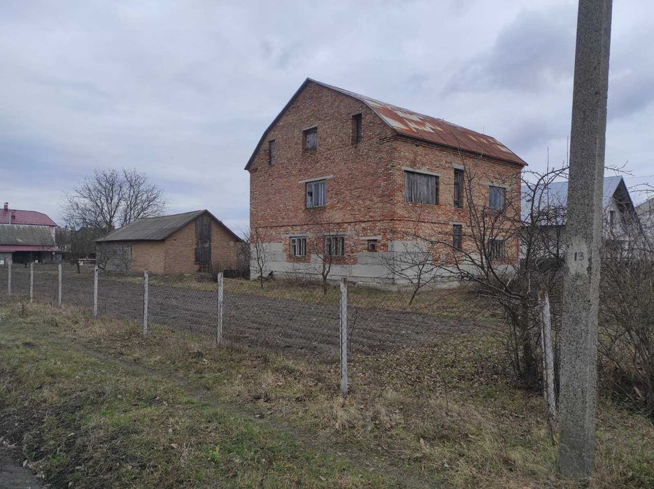 будинок та земельна ділянка 10 сот., м. Радехів