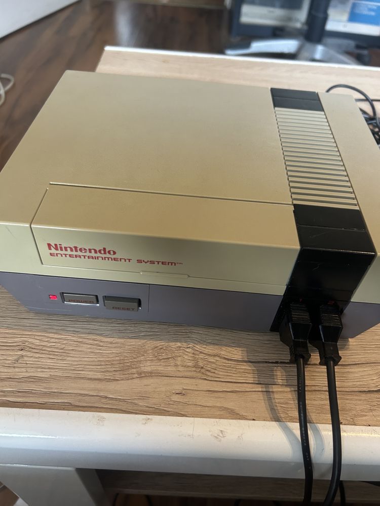 Nintendo NES,4 gry ,2pady zestaw