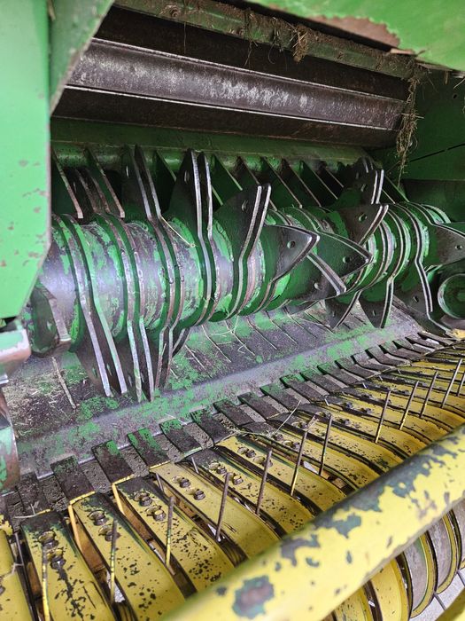 Prasa John Deere 575