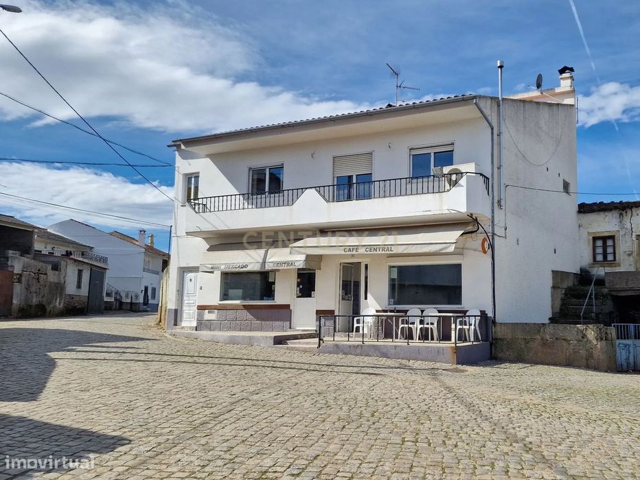 Moradia com café e supermercado em Figueira de Castelo Rodrigo