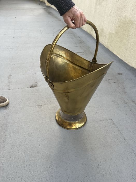 Cesto para lenha em latao