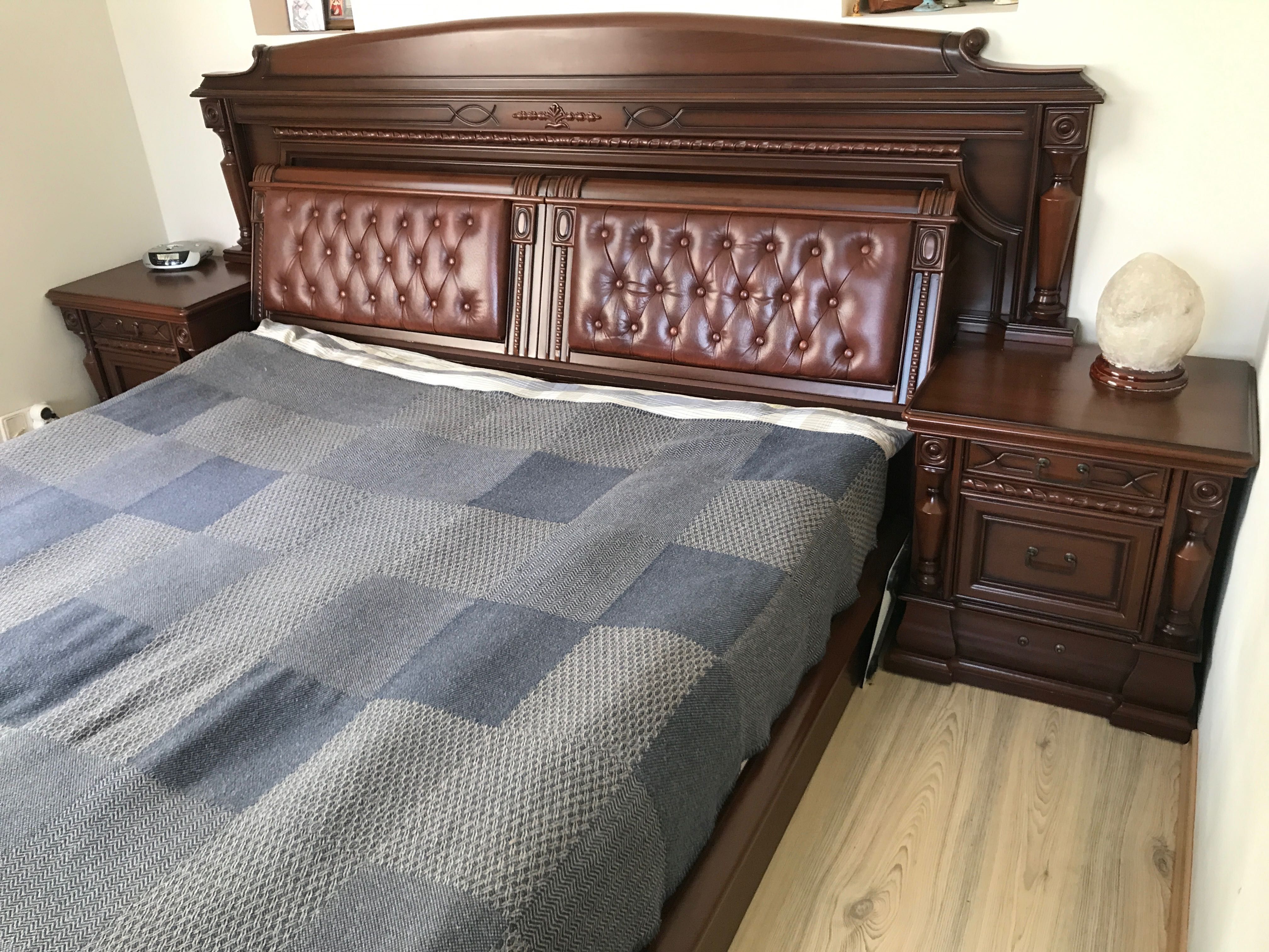 Ліжко двоспальне з тумбами