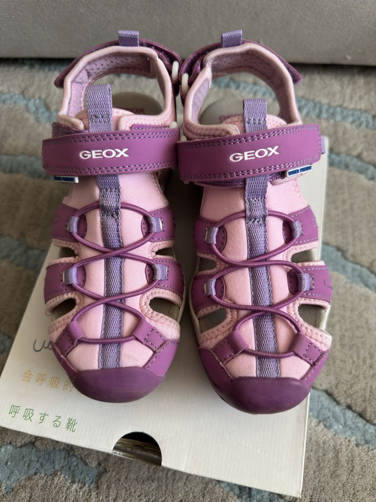 Босоніжки сандалі на дівчинку нові Geox 33(22)