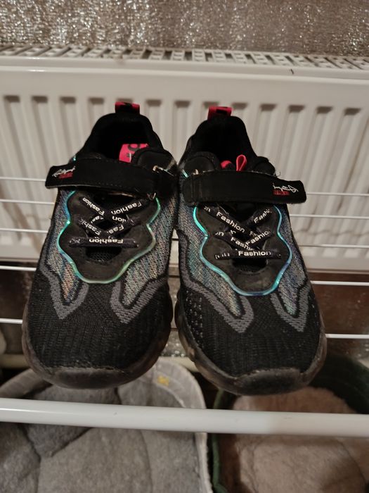 Продам кросівки на хлопчика