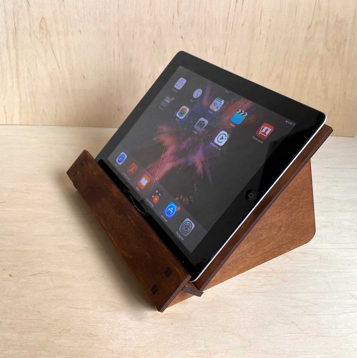 Підставка для планшета настільна дерев'яна універсальна. Виготовлення