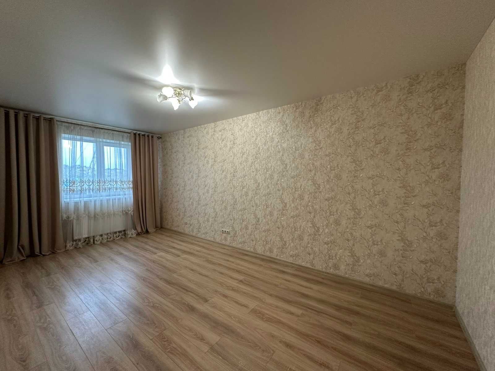Продаж 2 кк квартири , новобуд , 70 метрів , 2 поверх , цегла ,  газ