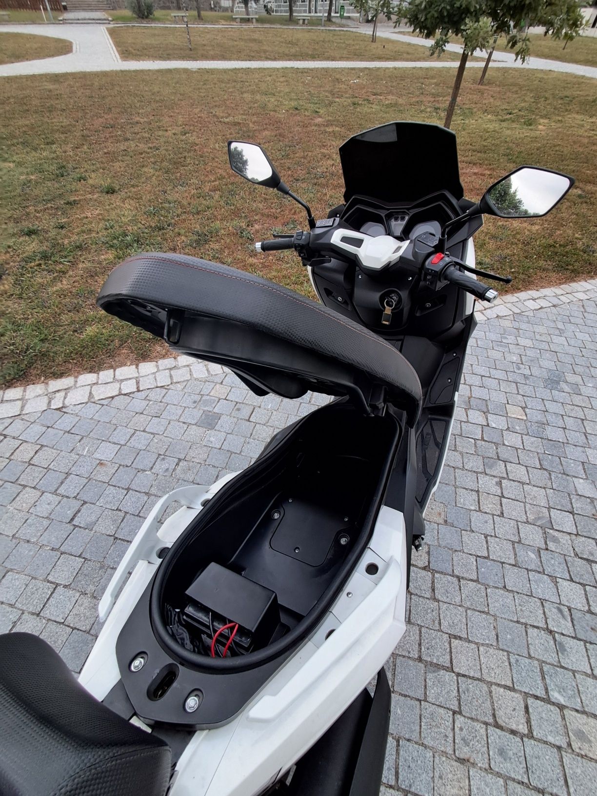 Znen goes T-Max 125cc