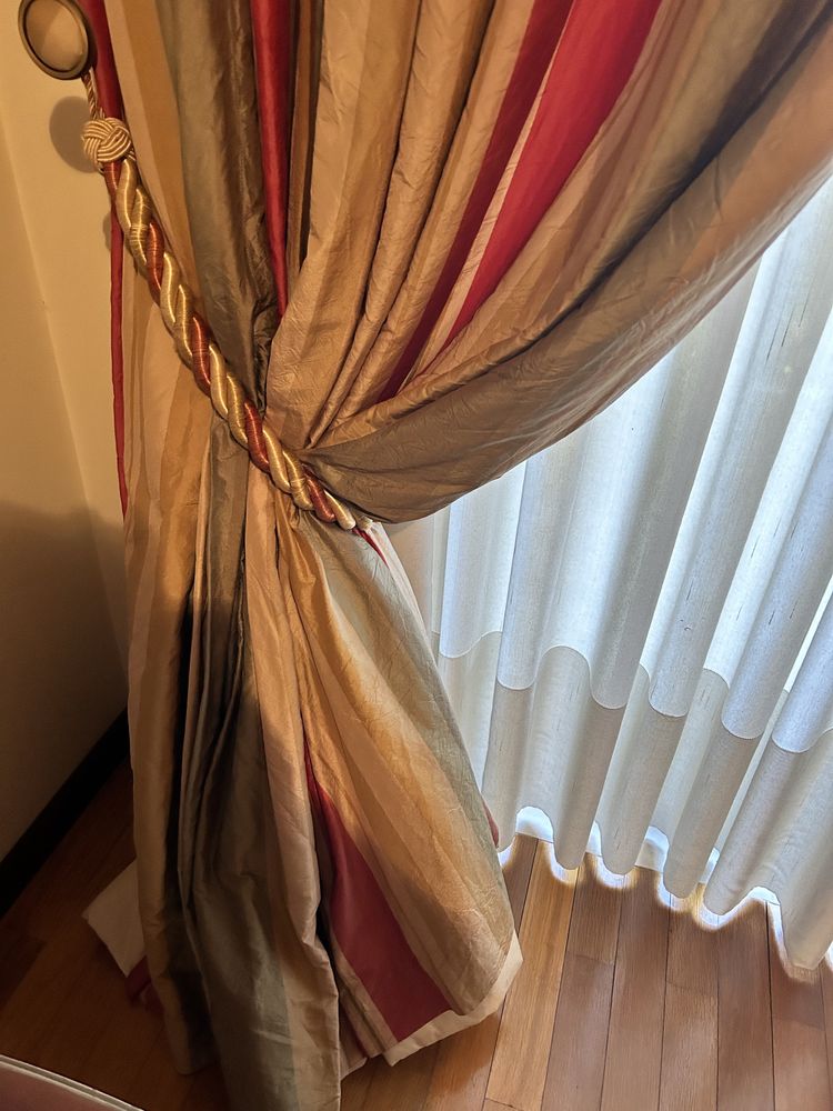 Cortinas, reposteiros e sanefa em seda natural