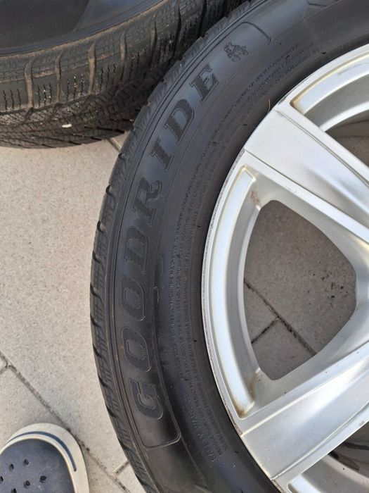 Komplet frlgi i opony zimowe roz.: 205/60 R16 na felgach aluminiowych