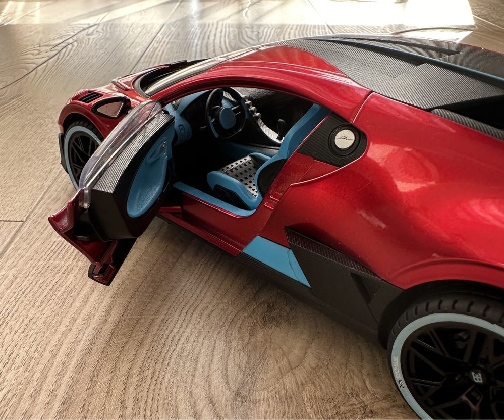 Моделька модель 1:18 1/18 bugatti DIVO