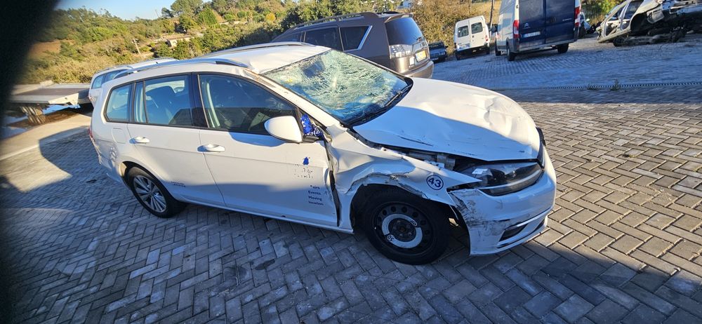 Golf 7 de 2018 a trabalhar e andar