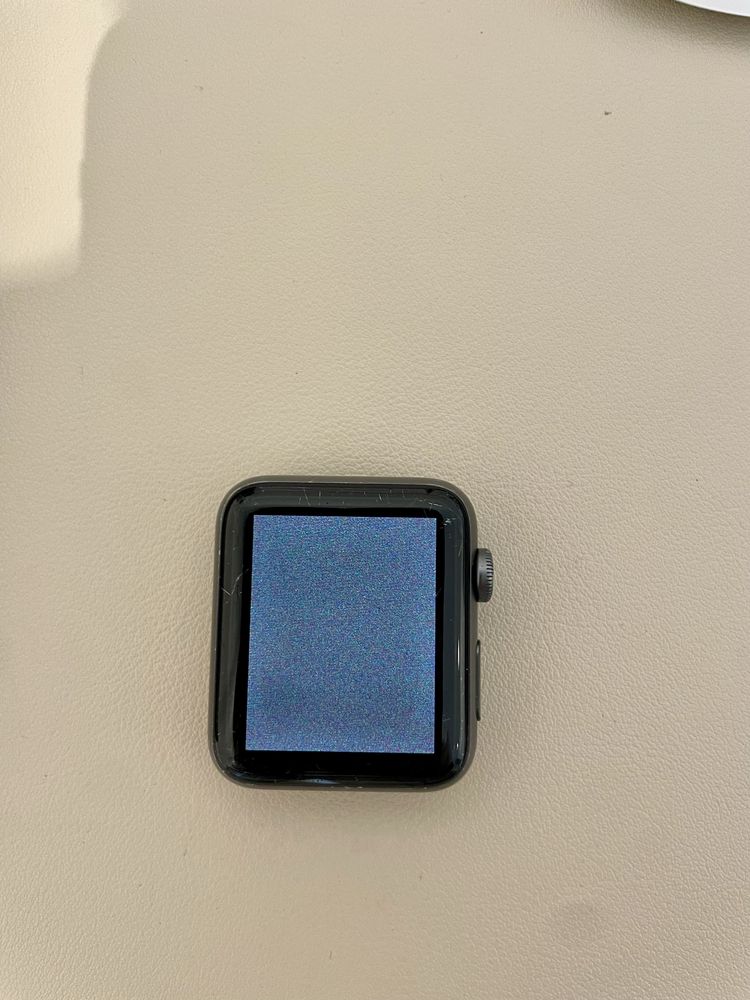 Apple Watch 3 42mm sem correia com display danificado