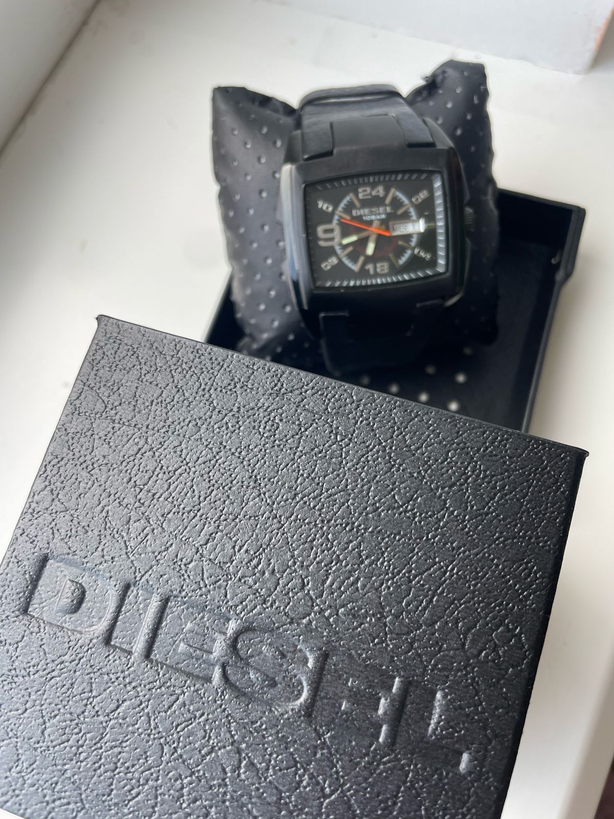 Оригінальний кварцовий годинник Diesel
