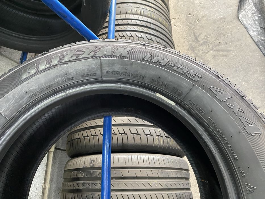 Зимові шини 235/60 R17 (102H) BRIDGESTONE