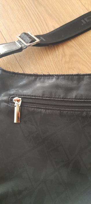 Czarna torebka listonoszka Kazar