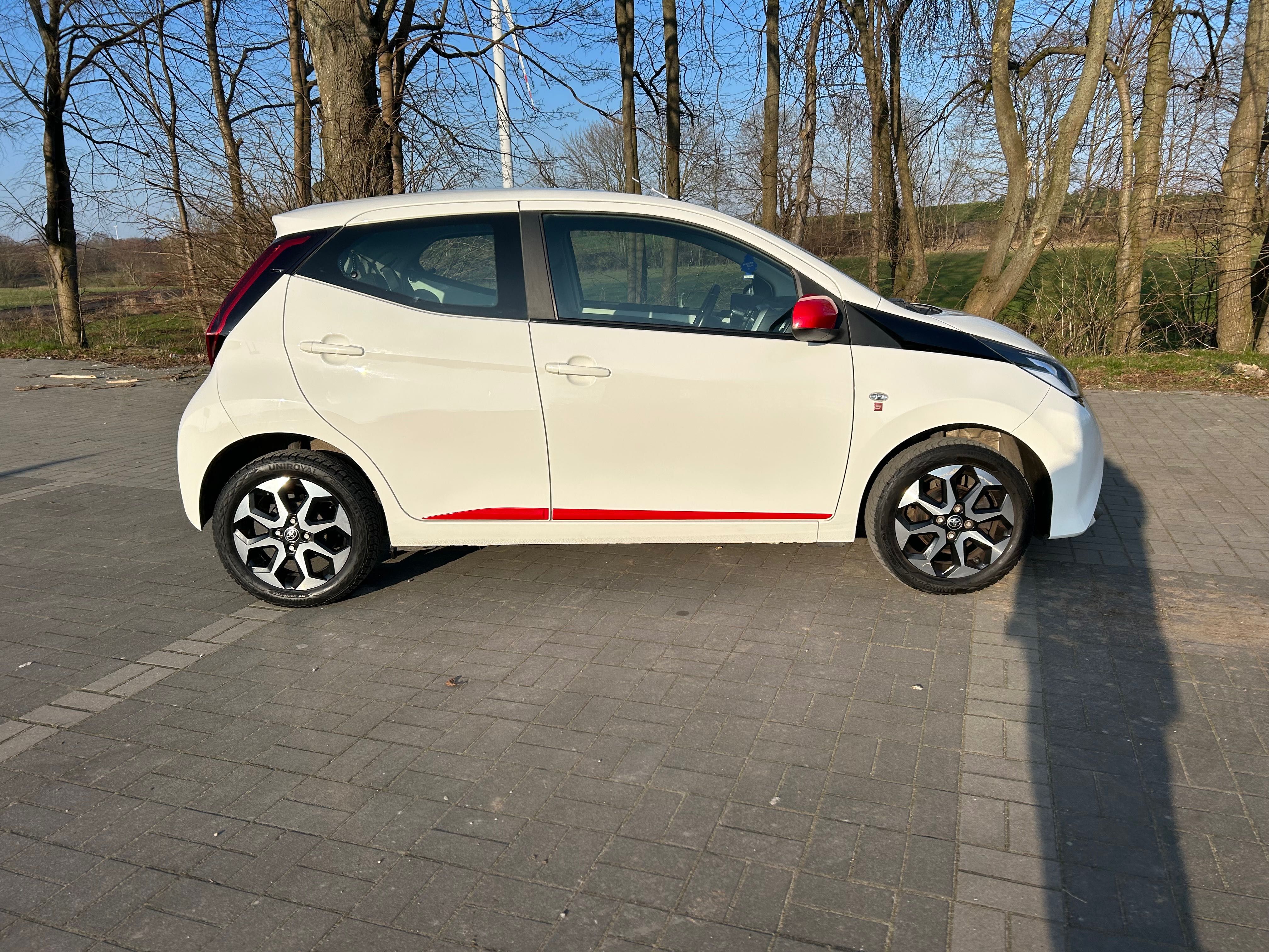 Aygo 5 drzwi navi kamera Alu klimatyzacja Lift koniec 2018 tempomat