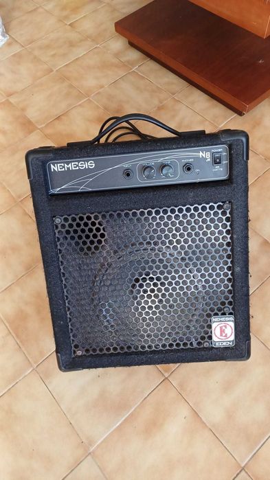Baixo Electrico com amplificador