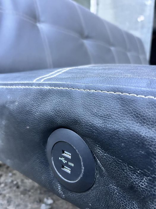 Меблі трюмо, крісло, диван, стіл