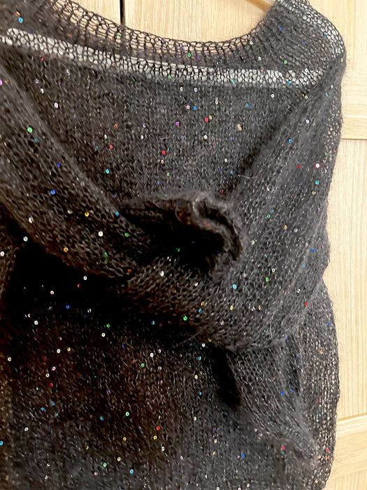 Sweterek czarna mgiełka z cekinkami handmade