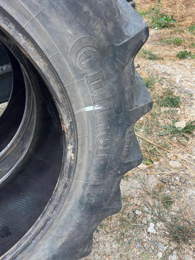 Vendo pneus de trator marca continental em bom estado