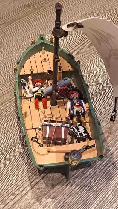 Navio Piratas com motor Playmobil