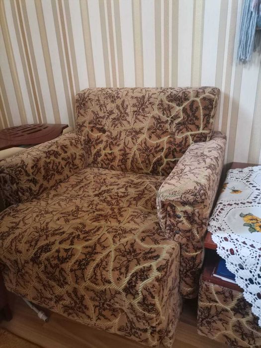 Продам крісла та столик