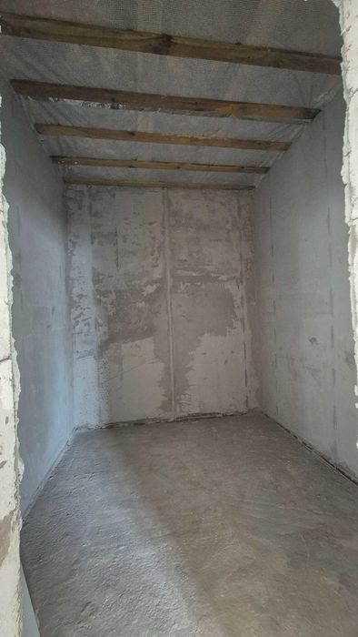 Будинок на огороженій ділянці 8 соток, штукатурка, якісні комунікації