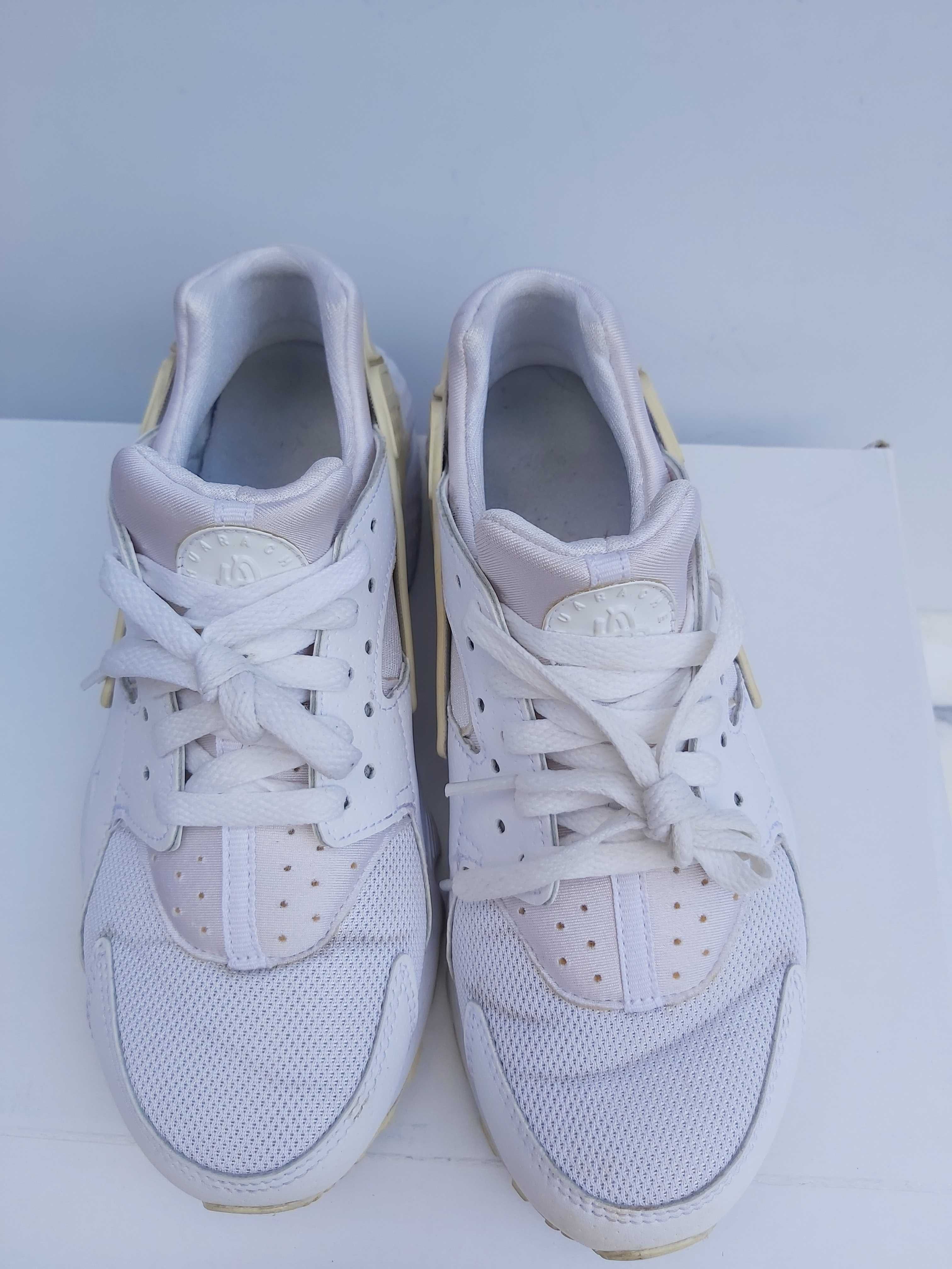 Buty sportowe NIKE białe 39 huarache run