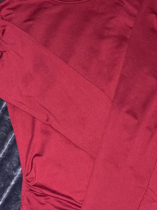 Червоний лонгслів