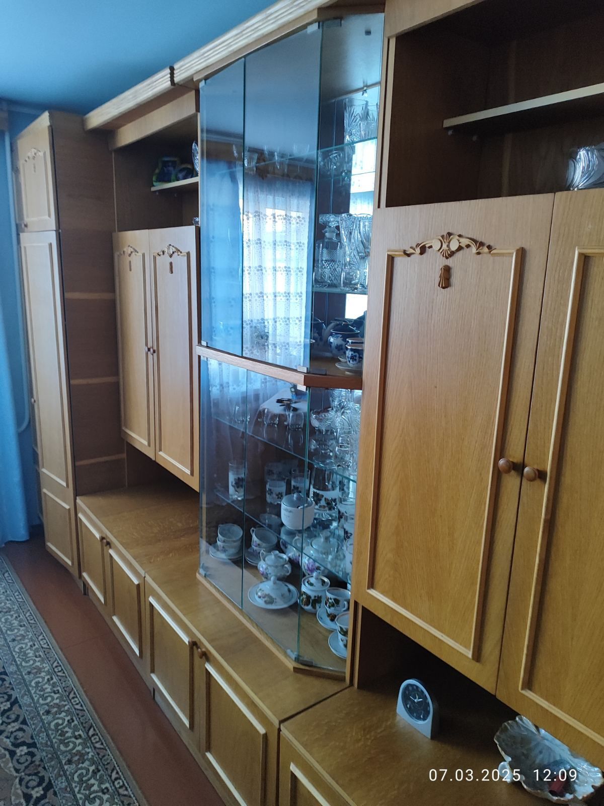 Стінка в зал з якісної плити
