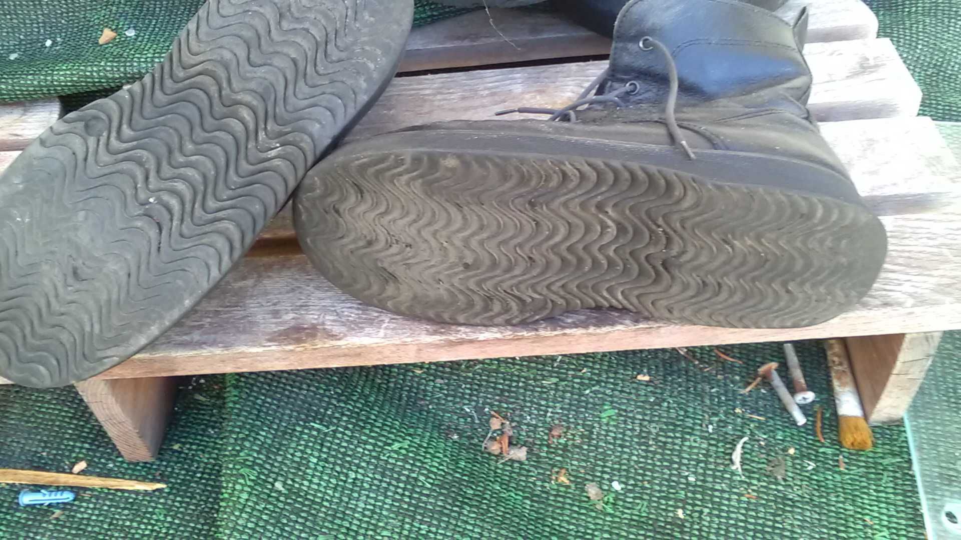 Botas tipo tropa, em pele