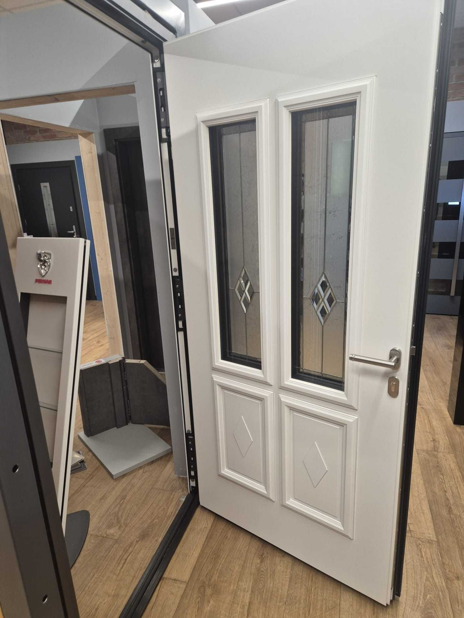 Drzwi klasyczne zewnętrzne Aluminiowe PIRNAR 90 Lewe z witrażem