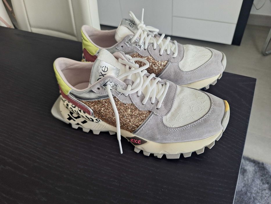 Sapatilhas EXE Novas