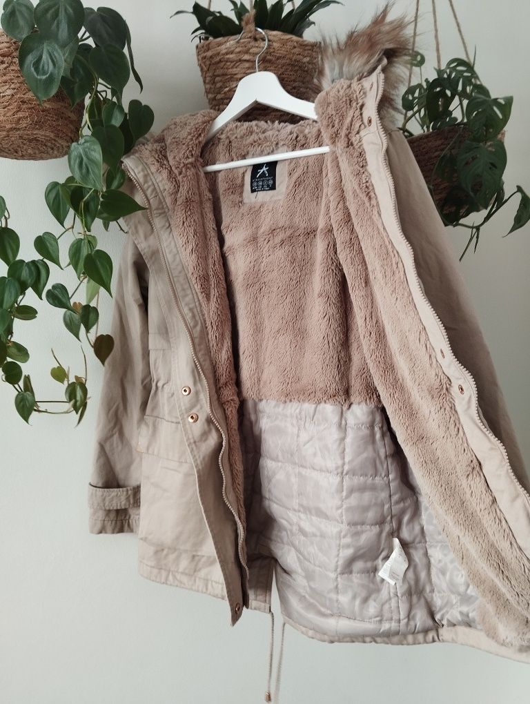 Zimowa damska kurtka, beżowa, parka, z futerkiem r.38 Atmophere