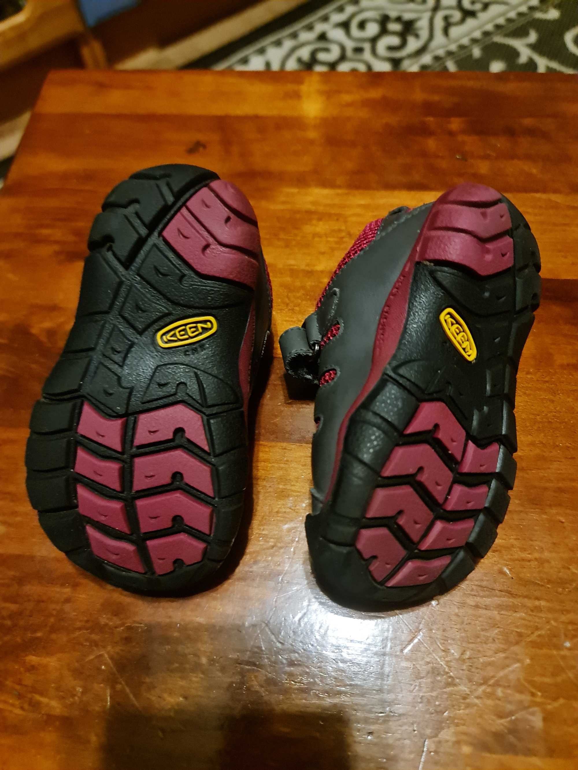 Дитячі кросовки KEEN