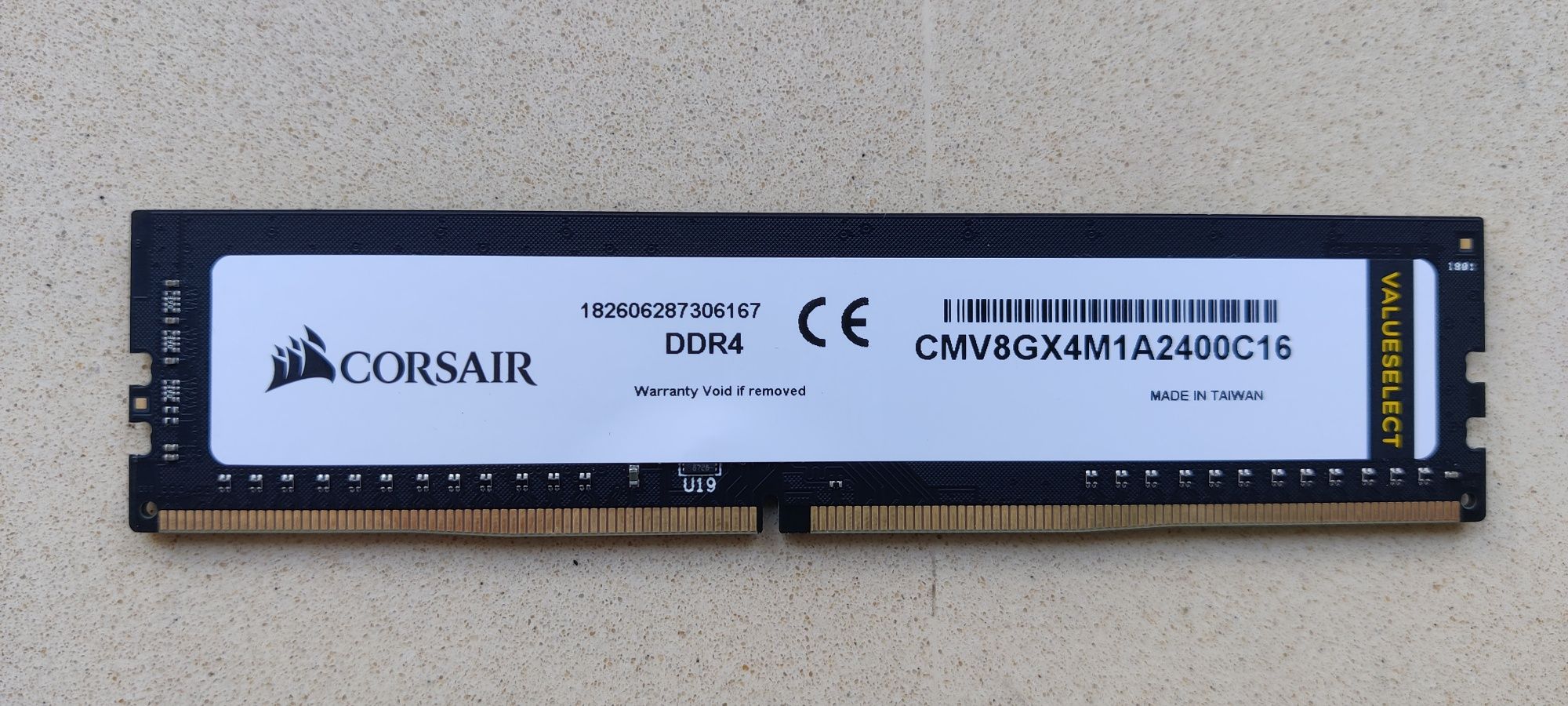 Продам оперативну пам'ять Corsair DDR4 16Gb 2400mHz