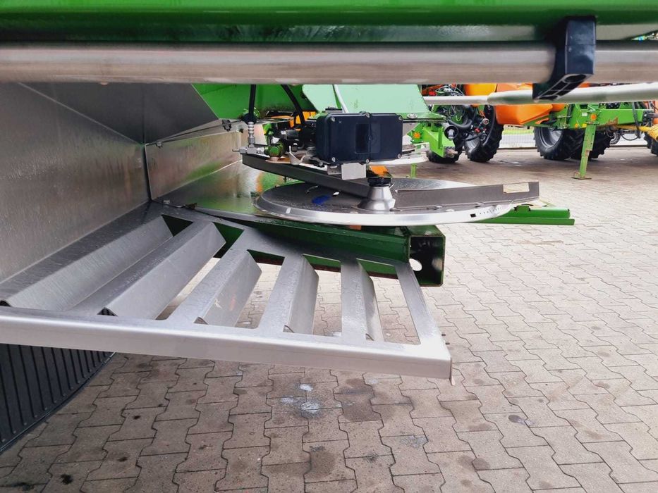 Rozsiewacz Amazone ZG-B 5500 Ultra Hydro  24-48m 2010r GPS