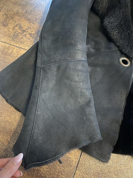 Дубленка чорна, з глянцевим напиленням