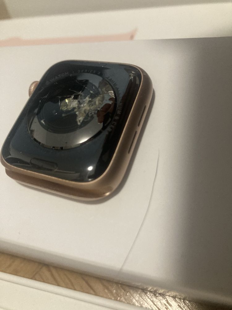 Apple watch 4 44 uszkodzony