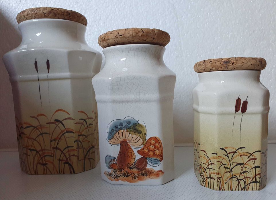 3 Belíssimas Caixas em cerâmica pintada à mão por A. S. - anos 80