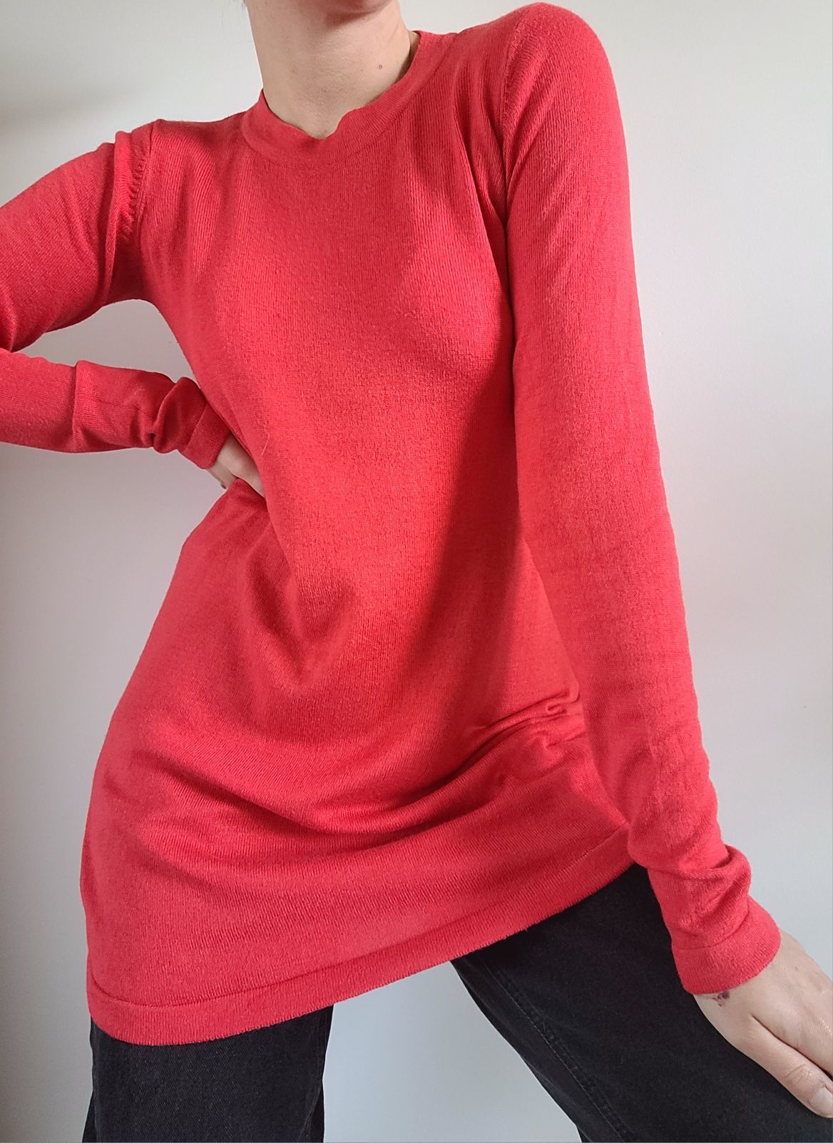Długi czerwony sweter oversize bawełna wiskoza Cubus